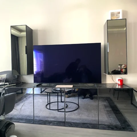 Büyük ekran yeni nesil ince televizyon